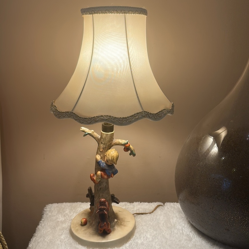 Authentic Hummel lamp with original shade